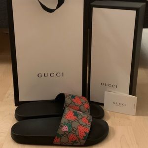 AUTHENTIC GUCCI STRAWBERRY SLIDES WORN ONCE!!!!!